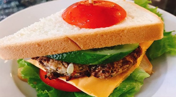 Cách chế biến sandwich ăn sáng  cùng với thịt băm