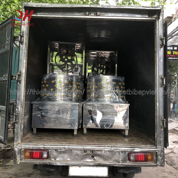 Quang Huy giao máy làm lông gà cho khách hàng
