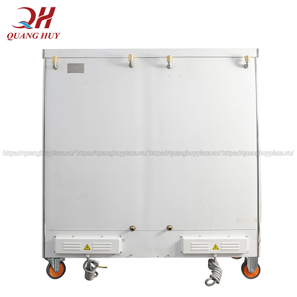 Trang bị 4 bánh xe đẩy rất chắc chắn