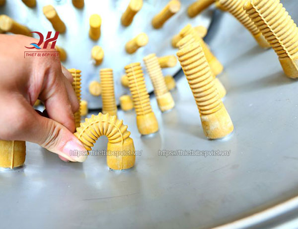 Núm vặt lông gà làm bằng cao su tự nhiên