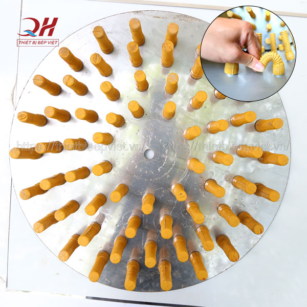 Núm cao su lắp đặt ở thành máy và mâm xoay mềm dẻo