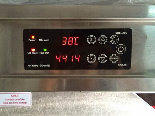 Bảng tùy chọn chế độ và đèn báo thông minh giúp vận hành tủ cơm đơn giản Cấu tạo hiện đại của tủ hấp cơm công nghiệp inox