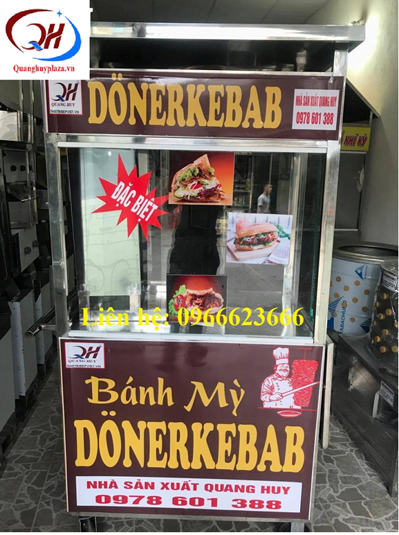Một chiếc xe bánh mì Doner kebab hoàn chỉnh