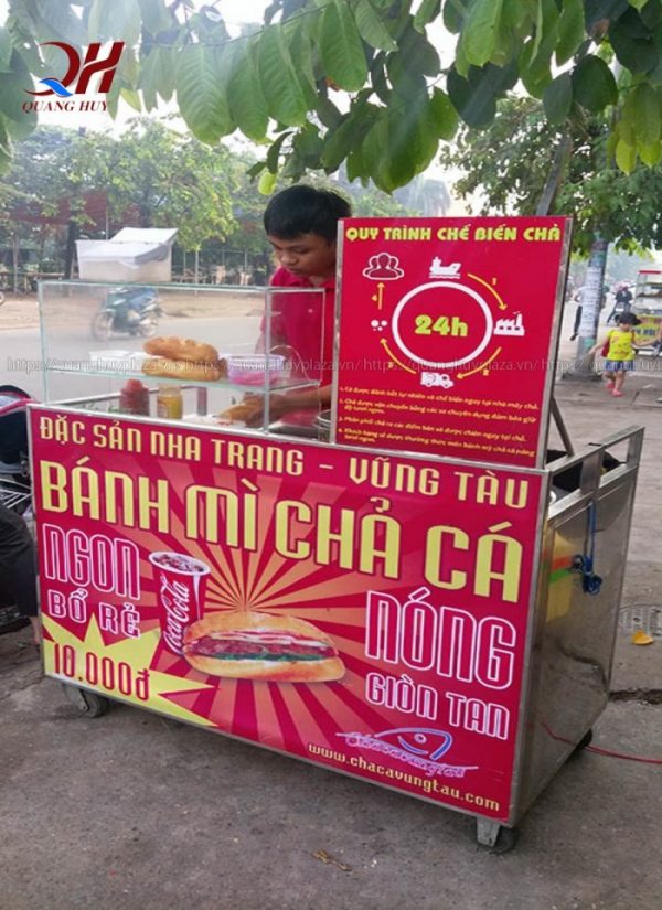 Sử dụng xe bánh mì chả cá mới sẽ giúp bạn rất nhiều trong công việc kinh doanh