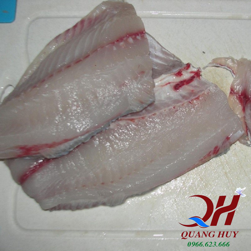 Làm sạch thịt cá và thái lát mỏnng
