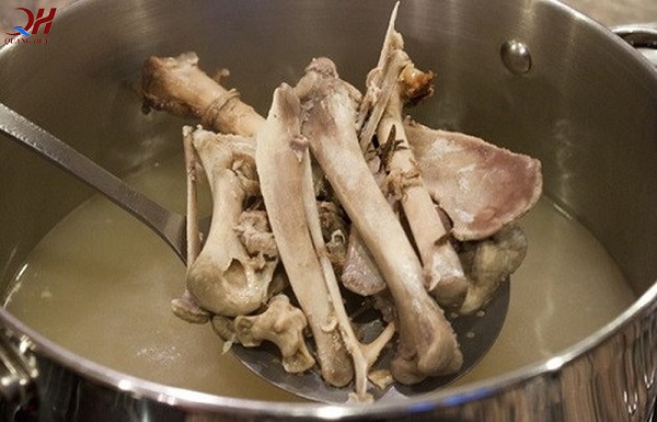 Nồi phở điện hầm xương chỉ trong tích tắc, cho nước hầm ngon ngọt đậm đà Nồi phở điện hầm xương chỉ trong tích tắc, cho nước hầm ngon ngọt đậm đà