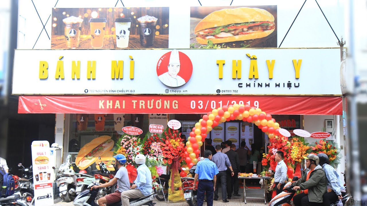 Xe bánh mì nổi tiếng Sài Gòn - Bánh mì Thầy Y Xe bánh mì nổi tiếng Sài Gòn - Bánh mì Thầy Y