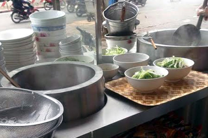 Nồi điện nấu nước dùng chan bún phở