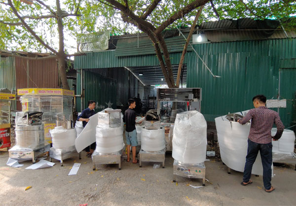 Xưởng gia công nồi phở điện, xe bánh mì, máy vặt lông gà Quang Huy