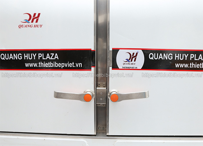 Chất liệu INOX 304 giúp tủ bánh bao 20 khay sáng bóng, bền bỉ