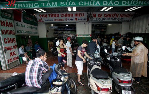 Sửa chữa ô tô, xe máy là nghề "hái ra tiền" Sửa chữa ô tô, xe máy là nghề "hái ra tiền"