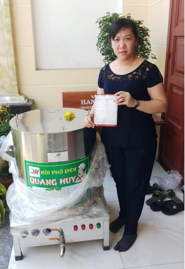 Khách hàng mua sản phẩm nồi phở Quang Huy
