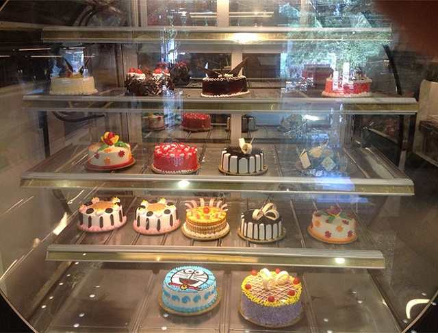 Tủ trưng bày bảo quản được nhiều loại bánh