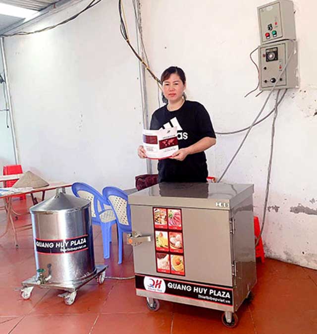 Khách hàng tủ nấu cơm 4 khay Quang Huy