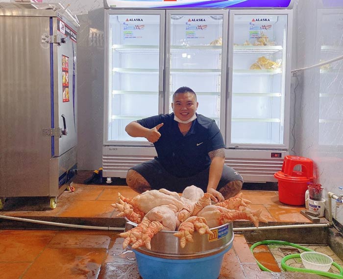 Hình ảnh khách hàng mua tủ cơm công nghiệp Quang Huy 2