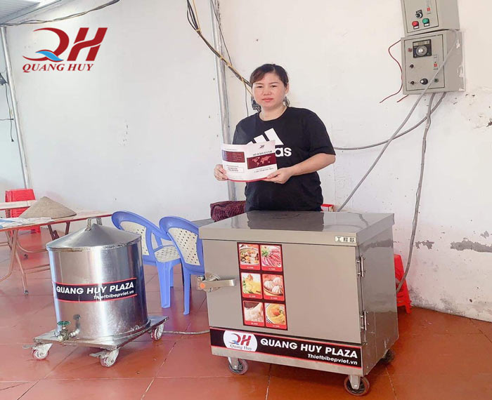 Hình ảnh khách hàng mua tủ cơm công nghiệp Quang Huy 4