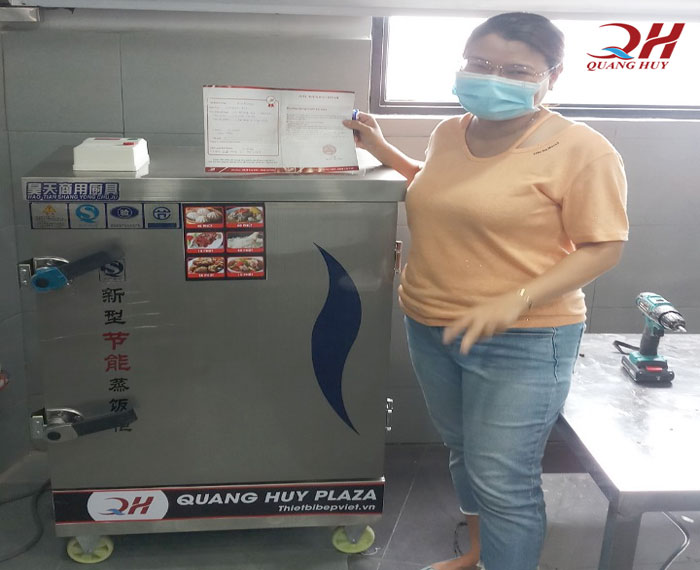 Hình ảnh khách hàng mua tủ cơm công nghiệp Quang Huy 8