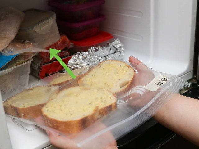 bảo quản bánh mì bằng tủ lạnh