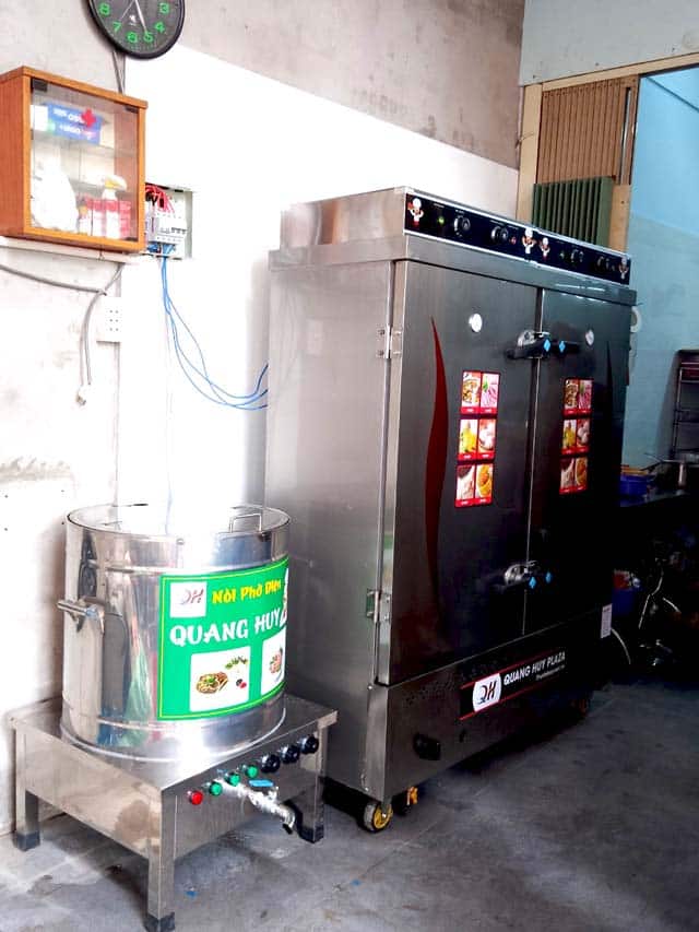 Lắp đặt tủ 24 khay cho qu&aacute;n ăn lớn