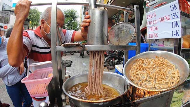 Bếp chi&ecirc;n cần &eacute;p chả c&aacute; sợi