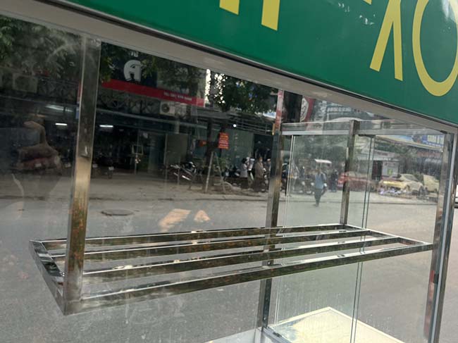 Gi&aacute; đựng nguy&ecirc;n liệu 