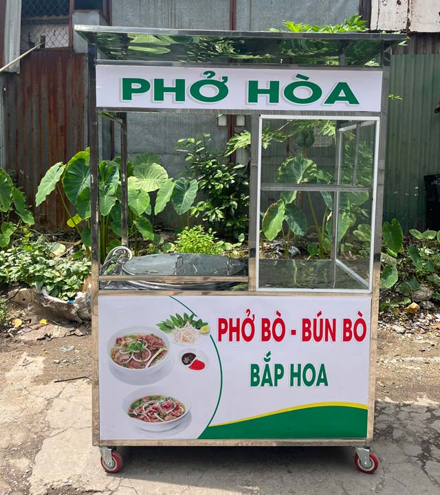 Xe b&aacute;n phở nền trắng 