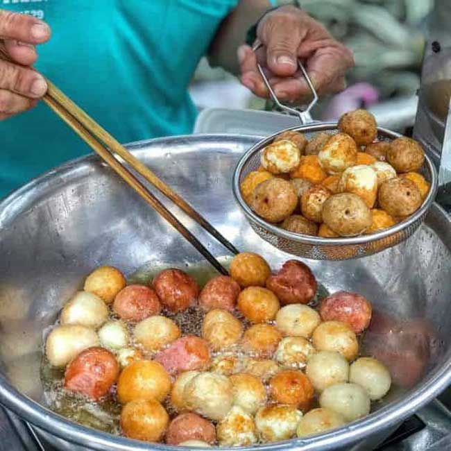 Có thể chế biến trực tiếp trên xe bán cá viên chiên