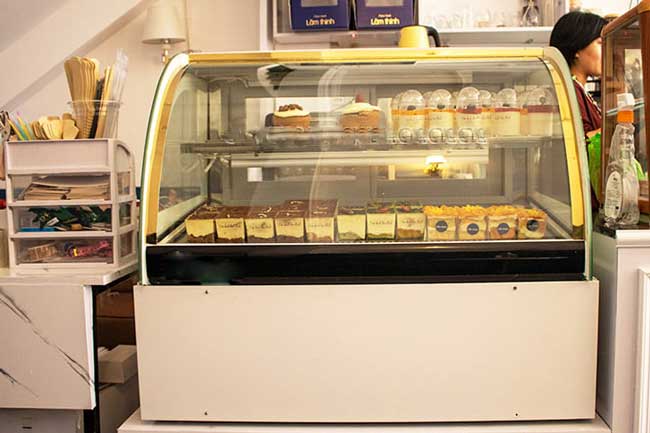 Mẫu tủ trưng bày bánh kem 2 tầng