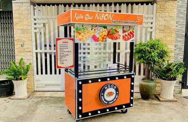 Xe bán đồ ăn vặt đường phố