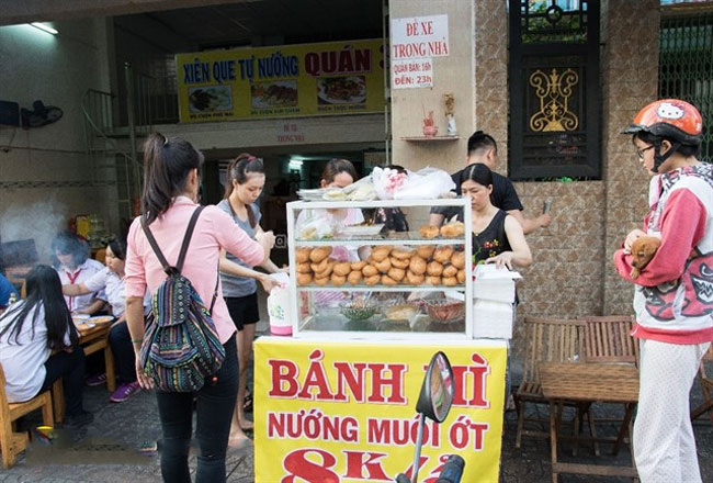 quán bánh mì nướng muối ớt Phạm Văn Chí